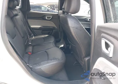 2024 Jeep Compass Latitude 4X4 из США, поврежденный, VIN 3C4NJDBN8RT118946